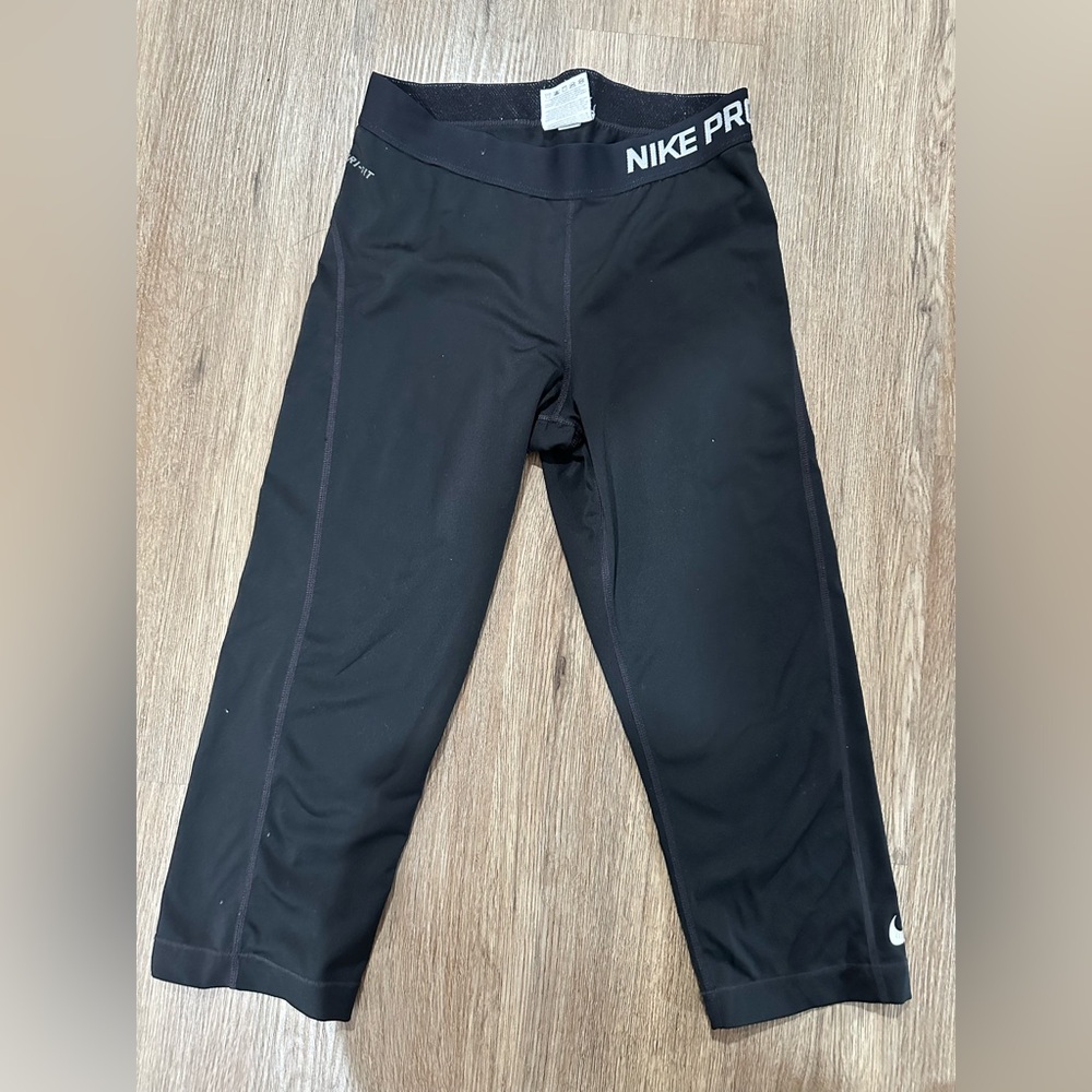 Nike Pro Women’s Black Dri-FIT Capri Leggings